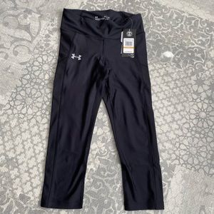 NWT Under Armour compression crop leggings (SM). HeatTech cooling technology.